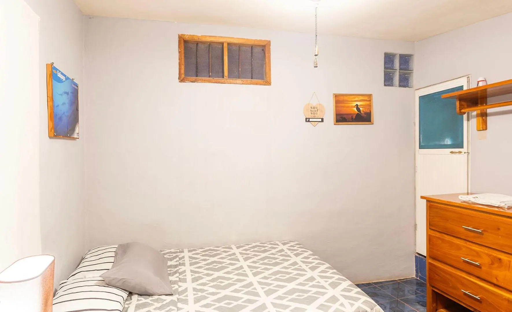 Apartment Casa #344 - Habitacion 1 - Full Bed & Sofa Cama - No Ac Puerto Ayora